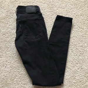 size 26 black Levi’s jeans